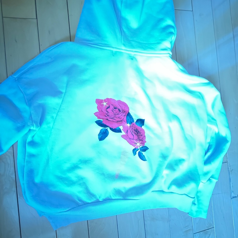 Wildfox with Roses - Picture 5 of 5